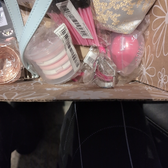 Mixed Package - Picture 9 of 10